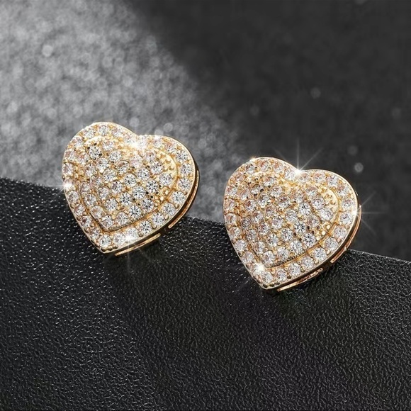 Jewelry - NWT, Heart shaped Stud Earrings
